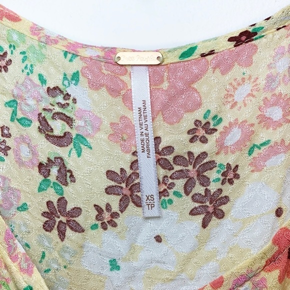 Floral Button-Down Women's Top - Picture 4 of 8